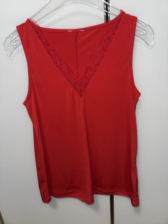 Rotes Sommer Top mit Spitze, Grösse M, neuwertig!