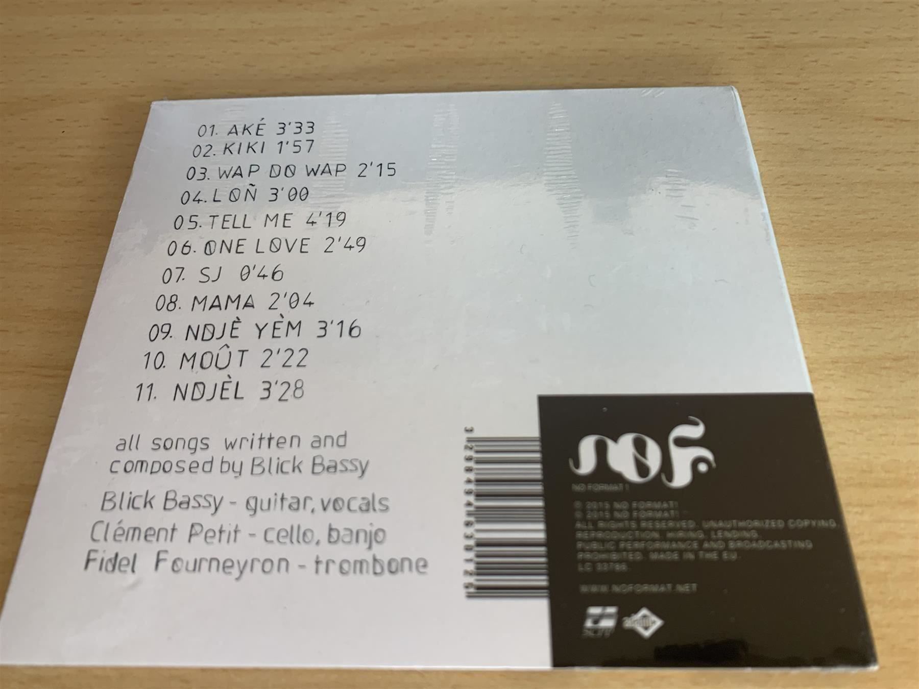 CD: Blick Bassy – Akö – Usato da Rikon im Tösstal venduto da Alpenmutz 1