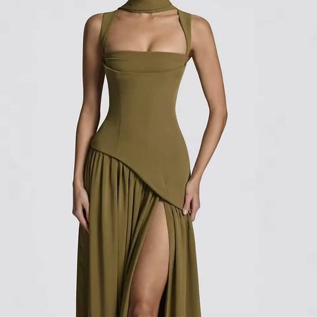 Grünes elegantes langes Kleid