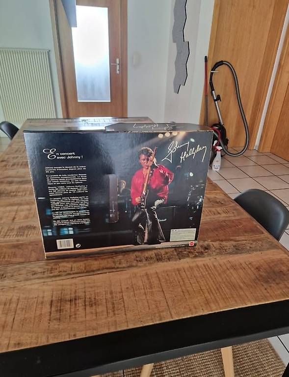 CD: Coffret CD+Poupée Jonny Hallyday – Usato da Tavannes venduto da vam_92xk 2