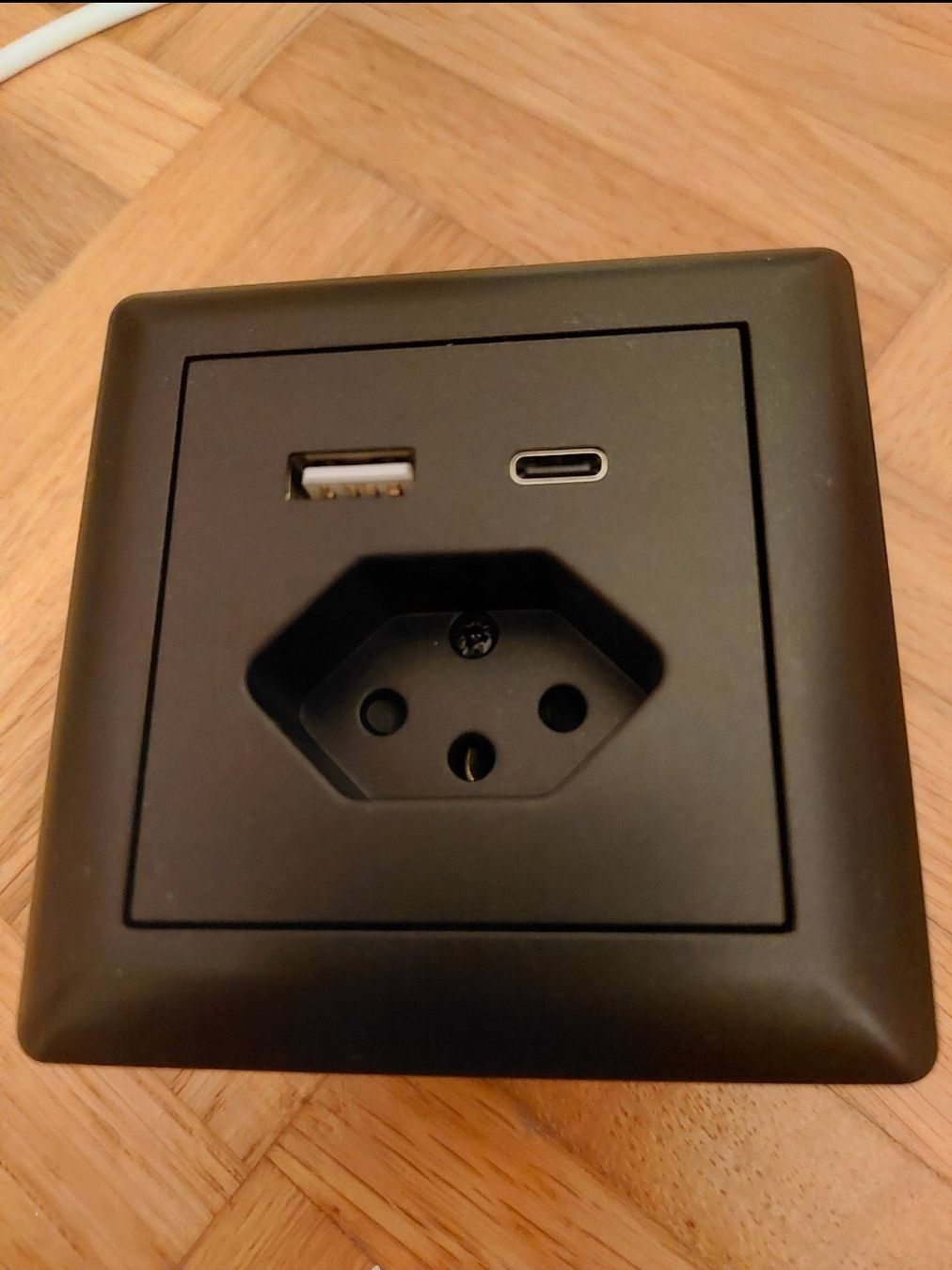 Stecker: Steckdose mit USB-A und USB-C Schwarz neu – Neu (gemäss Beschreibung) aus winterthur von cantanhede01