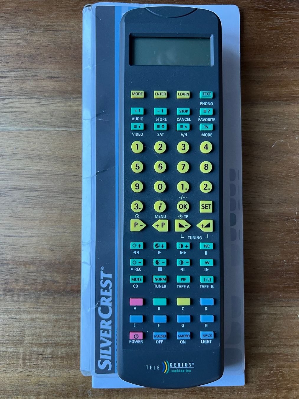 Télécommandes: Programmierbare Fernbedienung "SilverCrest" – D'occasion à Bazenheid par rue_6hcy