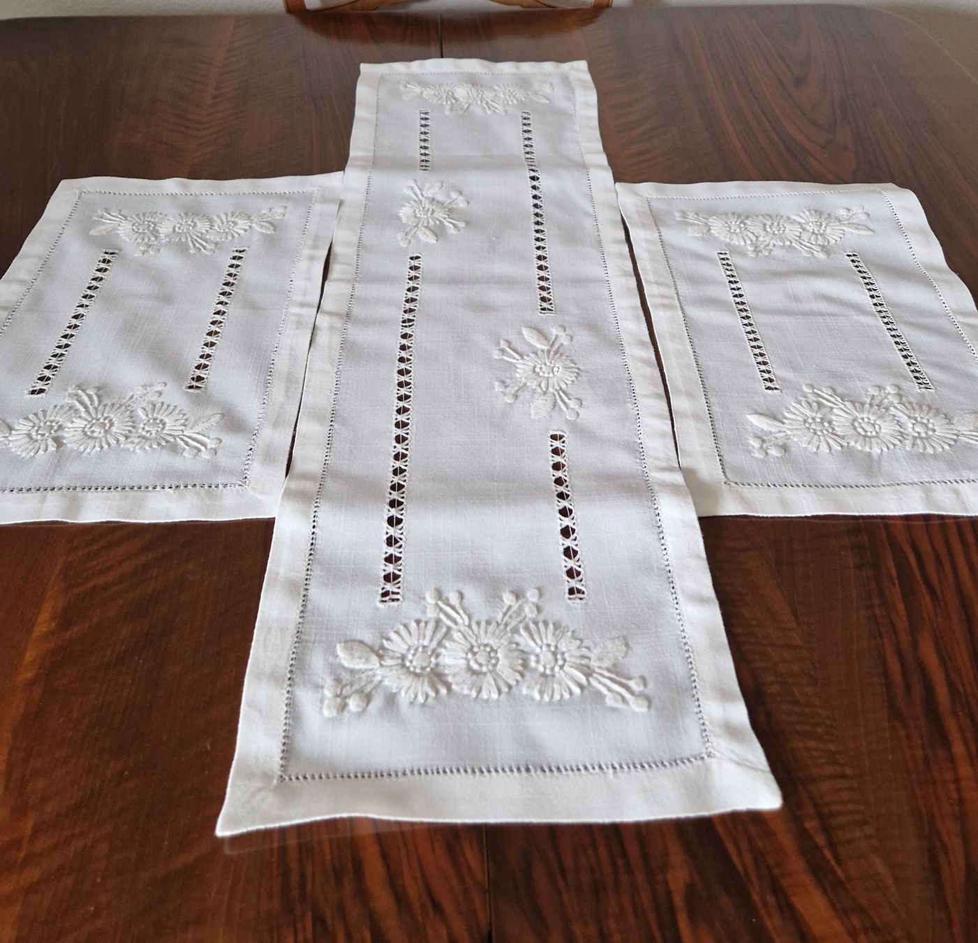 Altra biancheria da tavola: Tischläufer +2 Set / Handarbeit – Nuovo (secondo la descrizione) da Bern venduto da Antikbatik