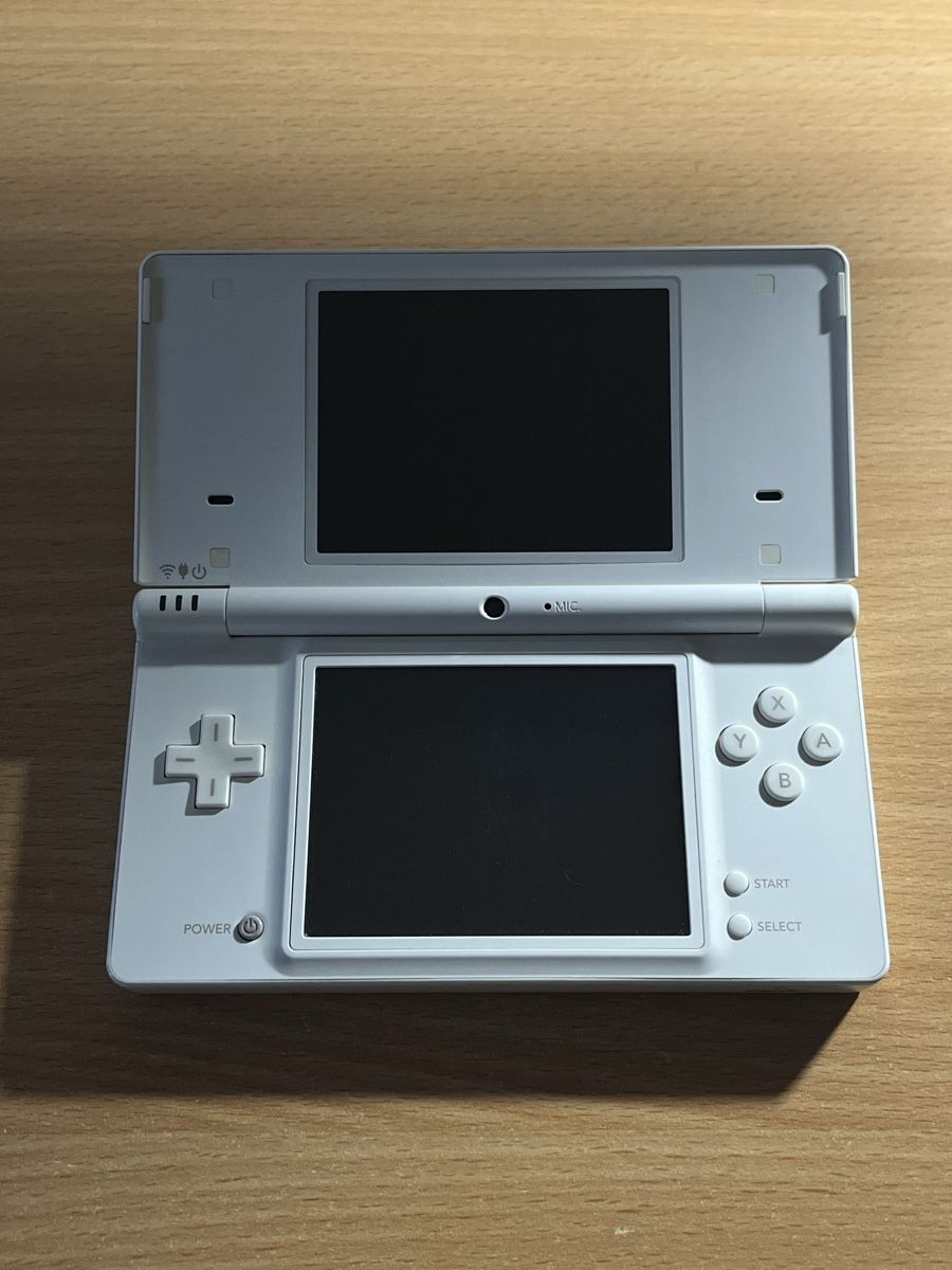 Nintendo Console: Nintendo DSi mit Pokémon Games – Usato da Dielsdorf venduto da RetroMeister 3