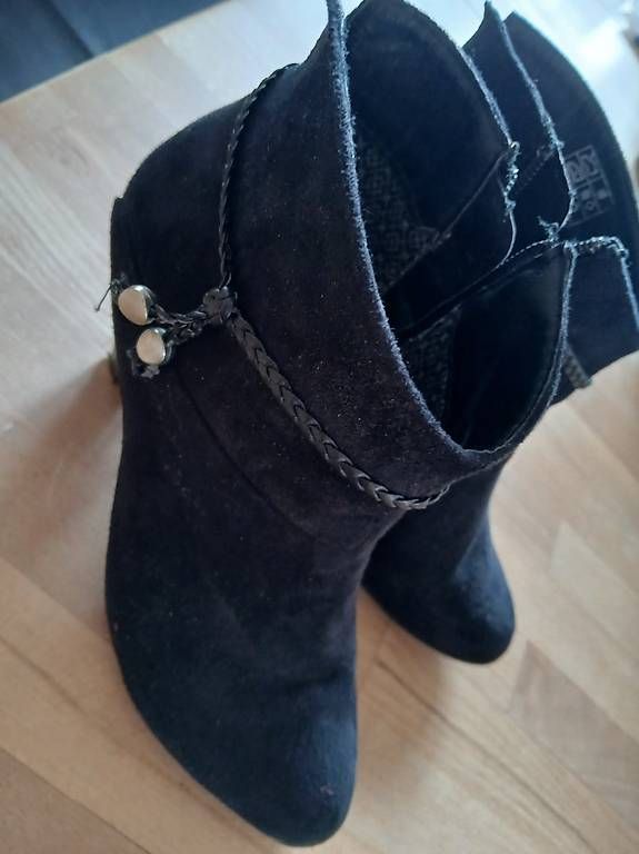 Scarpe da donna: Stiefeletten 37 – Usato da Rothenthurm venduto da Meitli18 2