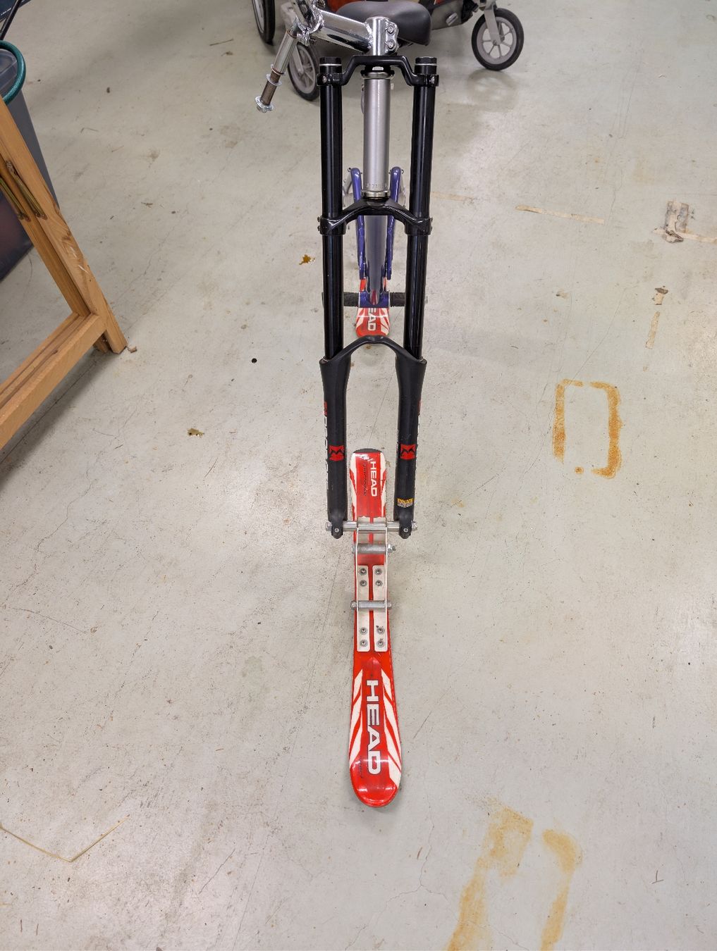 Slitta: Skibike Fully Eigenbau mit Head Ski – Difettoso da Brunnen venduto da Tribolonotus 2