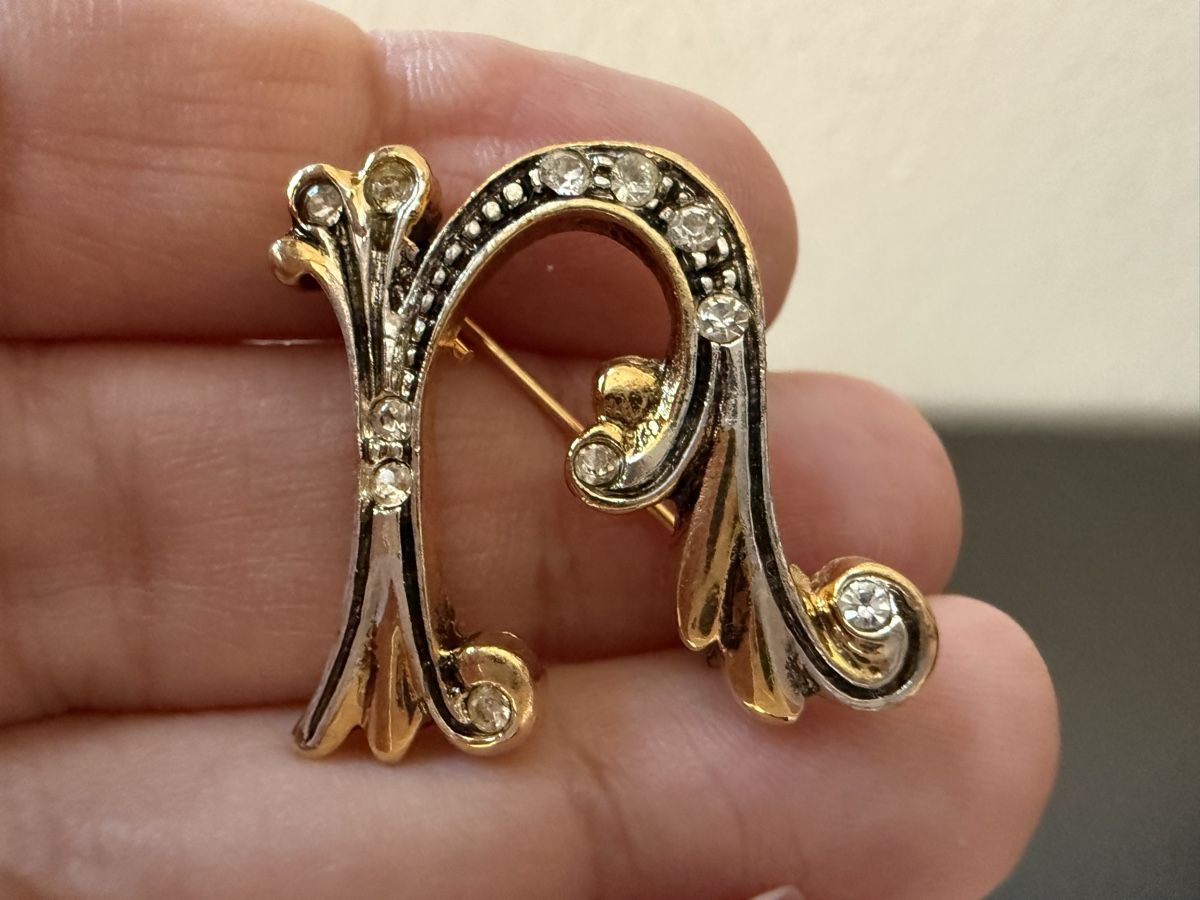 Spille & Fermagli: Vintage-Brosche mit Initiale N goldfarben mit Strass. – Nuovo (secondo la descrizione) da Lamone venduto da LaCantinaMagica 1