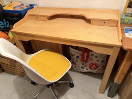 Schreibtisch aus Massivholz - Perfekt fürs Homeoffice!
