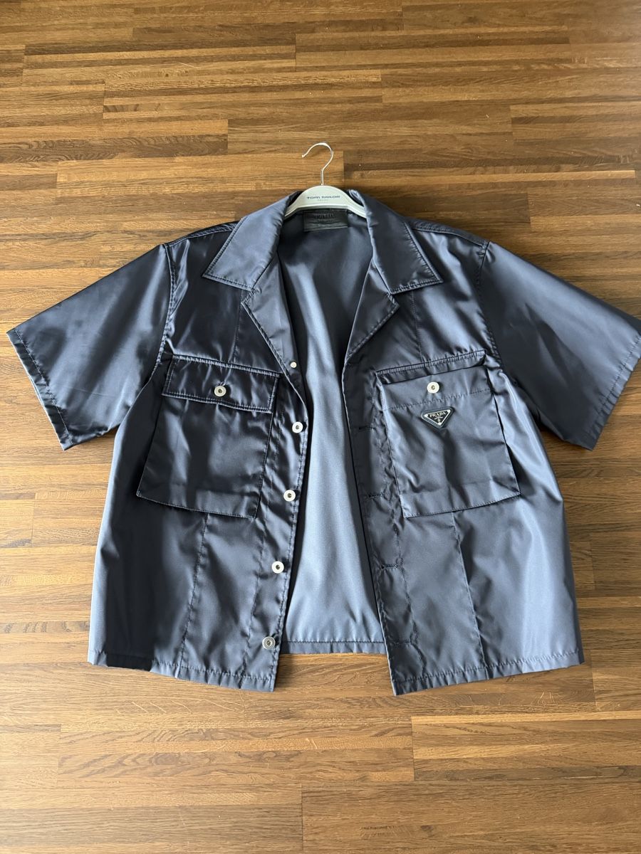 Prada Giacche: Prada Nylon Navy Blau Overshirt – Usato da Steinhausen venduto da WatchEnthusiast