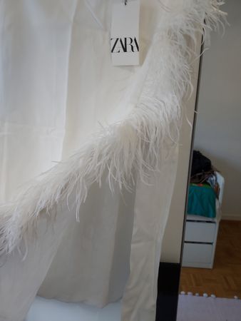 Jupe Zara blanche à plumes, taille XS, comme neuve!
