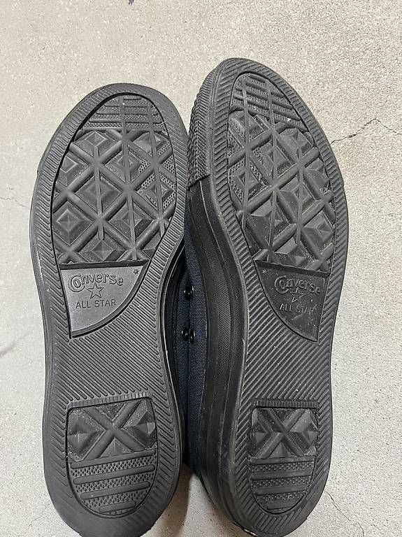 Converse Chaussures hommes: converse – D'occasion à Binningen par Giusi. 1