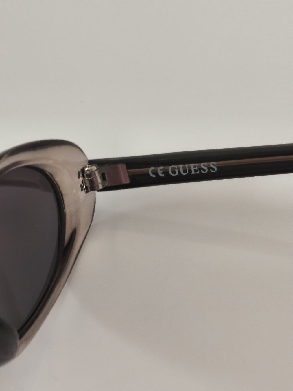 Guess Occhiali & Lenti: Guess Sonnenbrille Orginal – Usato da Basel venduto da Meda.moja 3
