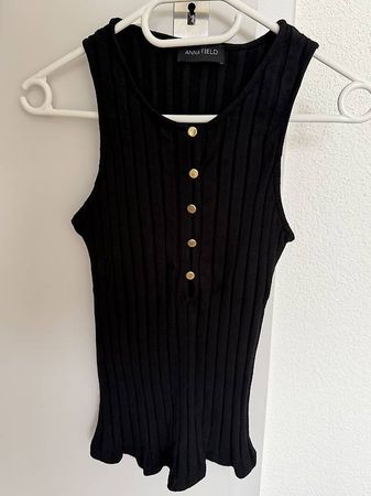Schwarzes Top