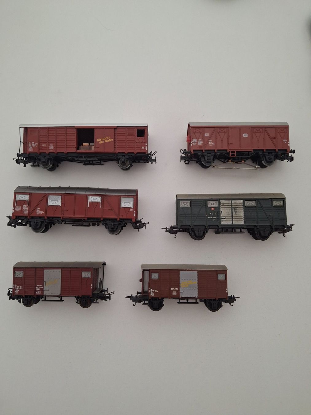 Modelleisenbahnen: Set mit 6 älteren Postwagen Spur H0 – Gebraucht aus Dietikon von Hwengi