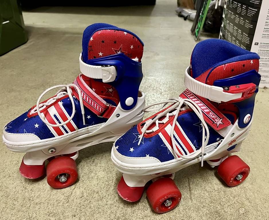Pattini in linea & Pattini a rotelle: Rollschuhe Grösse 33-37 – Usato da Ittigen venduto da Heffalumpi