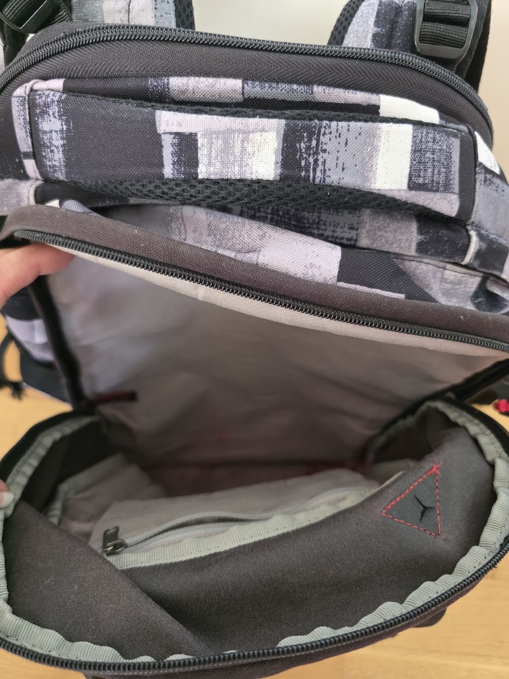 Satch Kindertaschen: Schulrucksack Schulthek Satch grau schwarz rot – Gebraucht aus Hellbühl von Dora1075 6