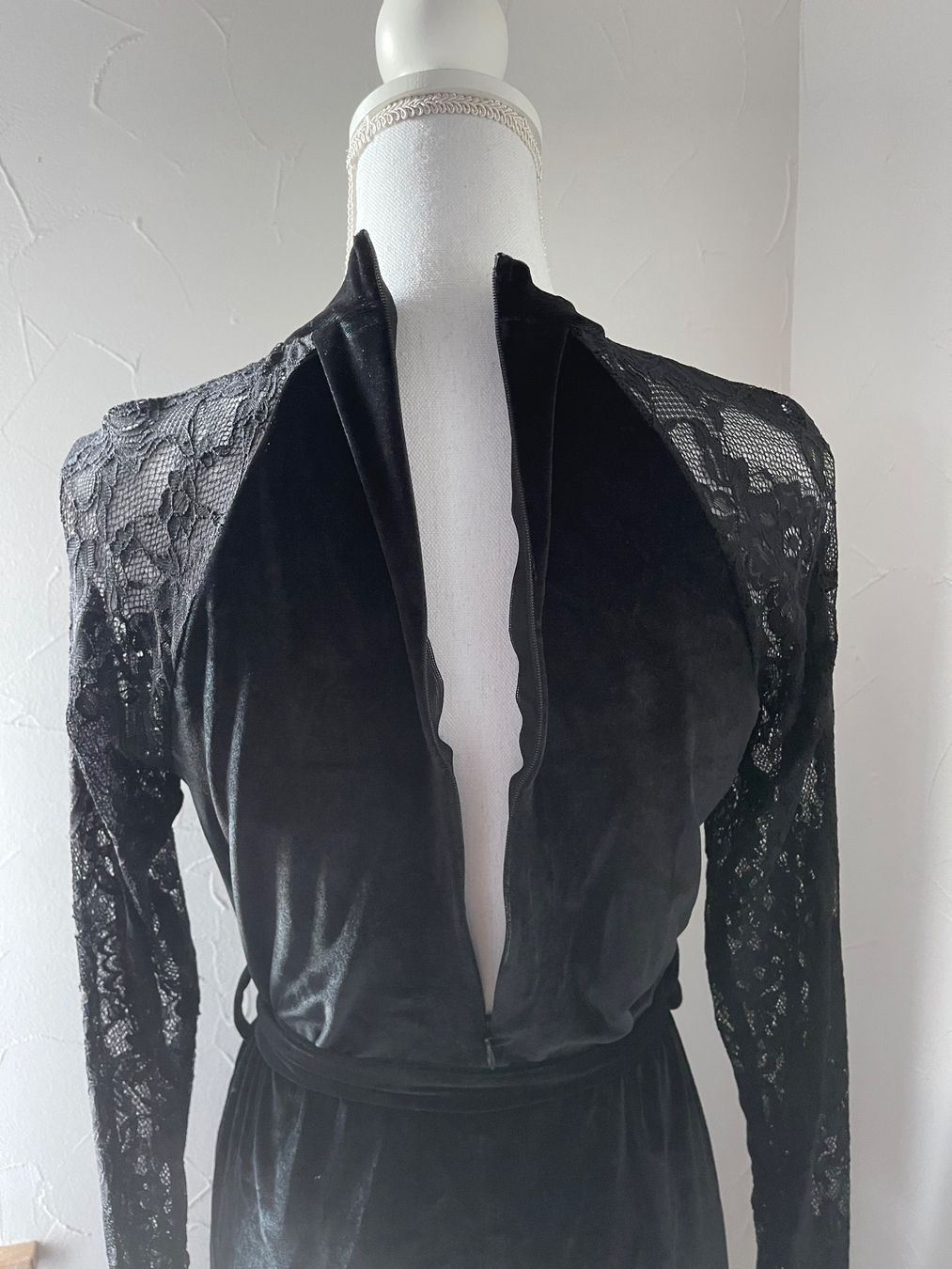 Shein Vestiti: Elastisches Samtkleid mit Spitzenärmeln XS – Nuovo (secondo la descrizione) da Dietikon venduto da Nieselchen 5