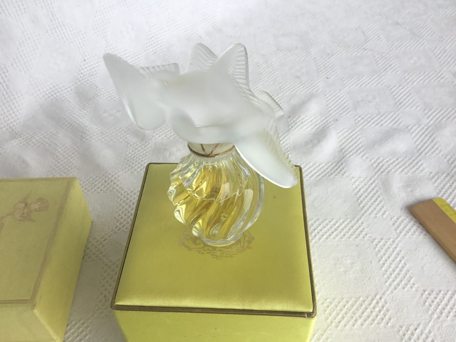 Lalique Flacons: 2 alte Lalique Parfum Flacon – Gebraucht aus St. Gallen von chamilla 8