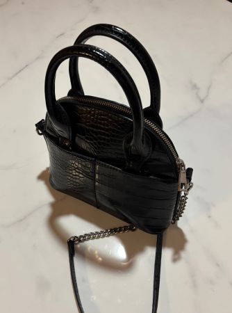 Sac à main noir de Zara en croco et avec une chaîne