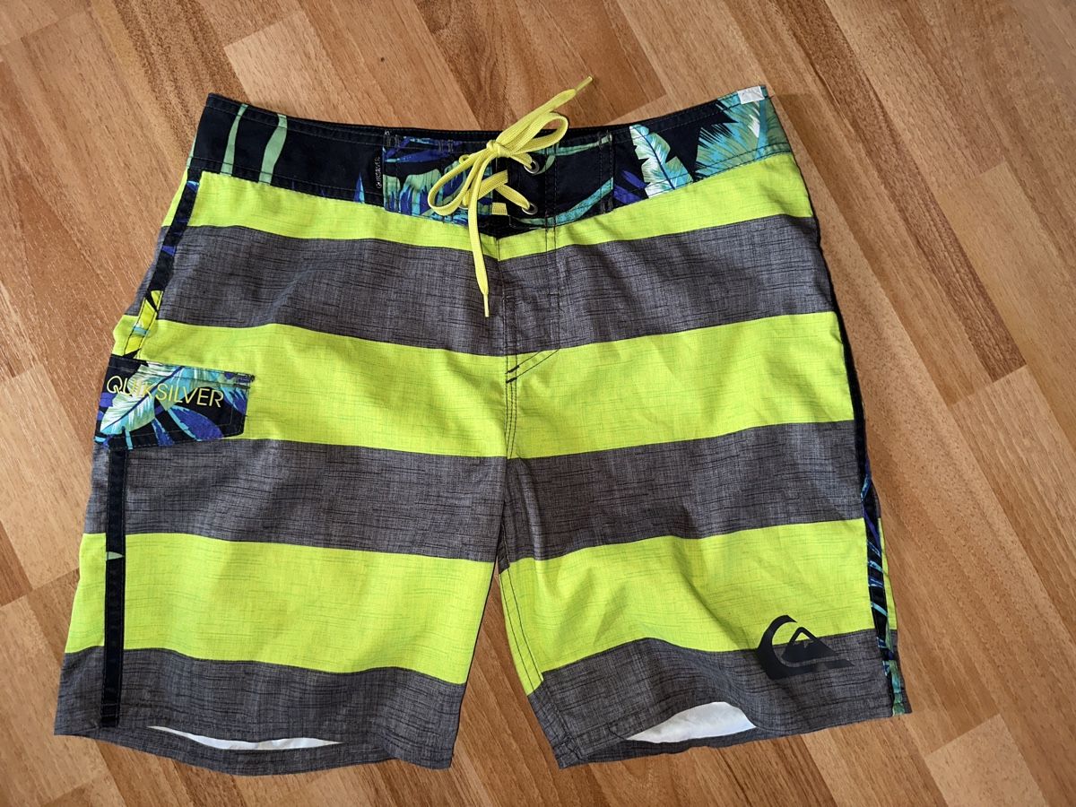 Quiksilver Pantaloni: Quiksilver Shorts Gr. 28 einfache Bundweite 37cm – Usato da Wald AR venduto da sar_x867