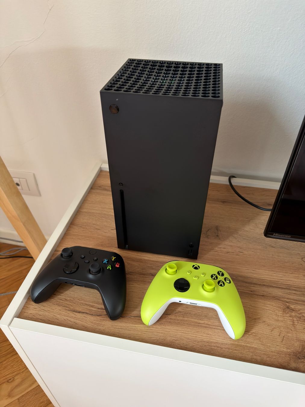 Microsoft Consoles: XBOX Series X + Eldenring & Starfield Games – Neuf (Voir description) à Felsberg par michaela_773 1
