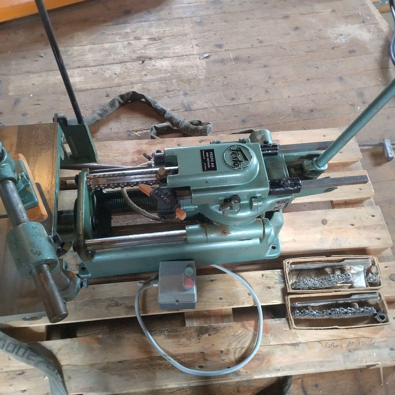 Festo Tutte le macchine: Kettenstemmer Festo – Usato da Herisau venduto da kernbo 4