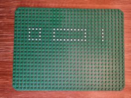 LEGO 10p02 Green Baseplate 24 x 32 with Set 354/560 Dots