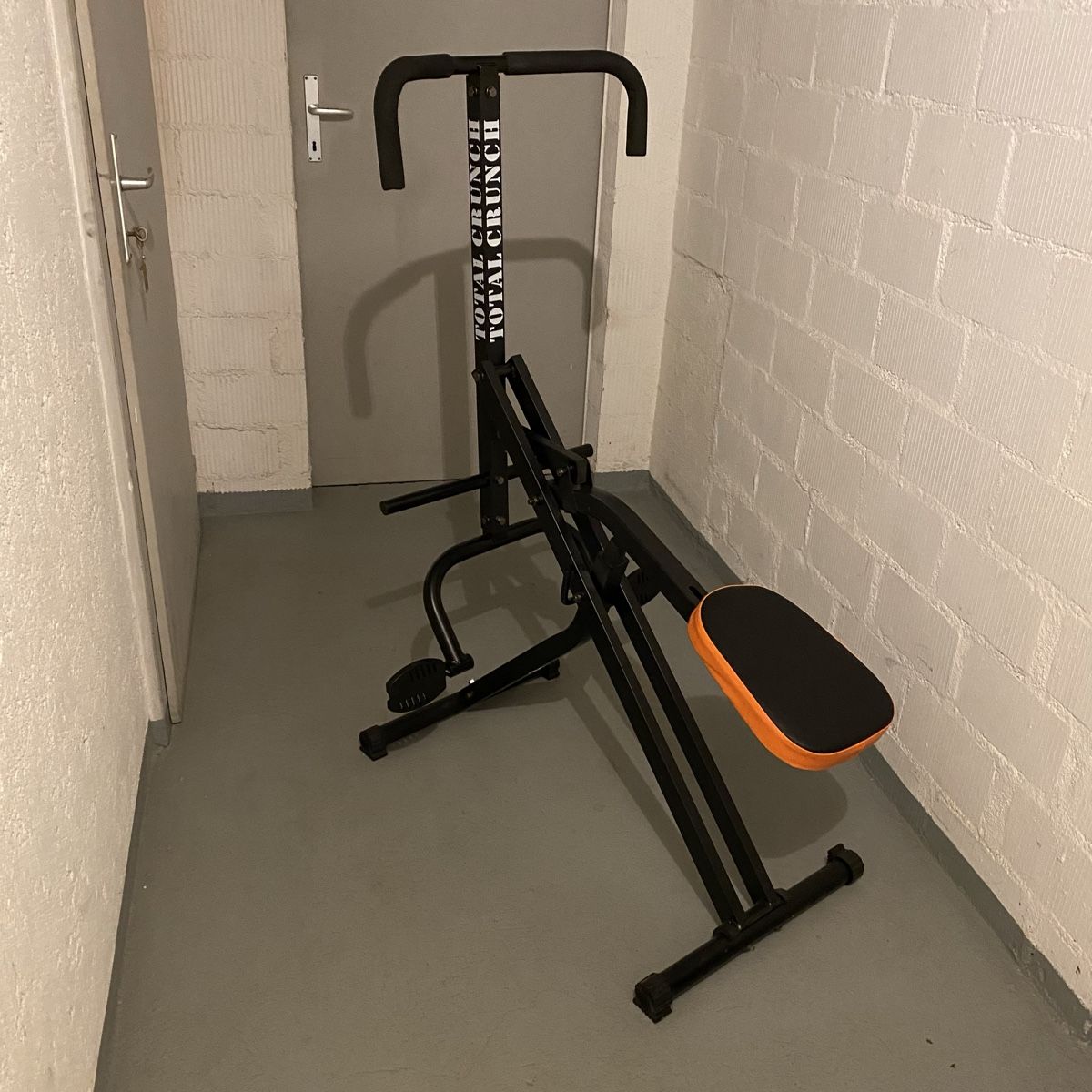 Hometrainer: Total Crunch Fitnessgerät – Usato da Dällikon venduto da la-farfalla