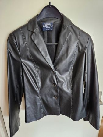 DamenJacke K.O.M.B.I  World sehr schöne bequeme Jacke Gr. 36
