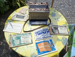 Hohner Handorgel mit Noten und Tasche