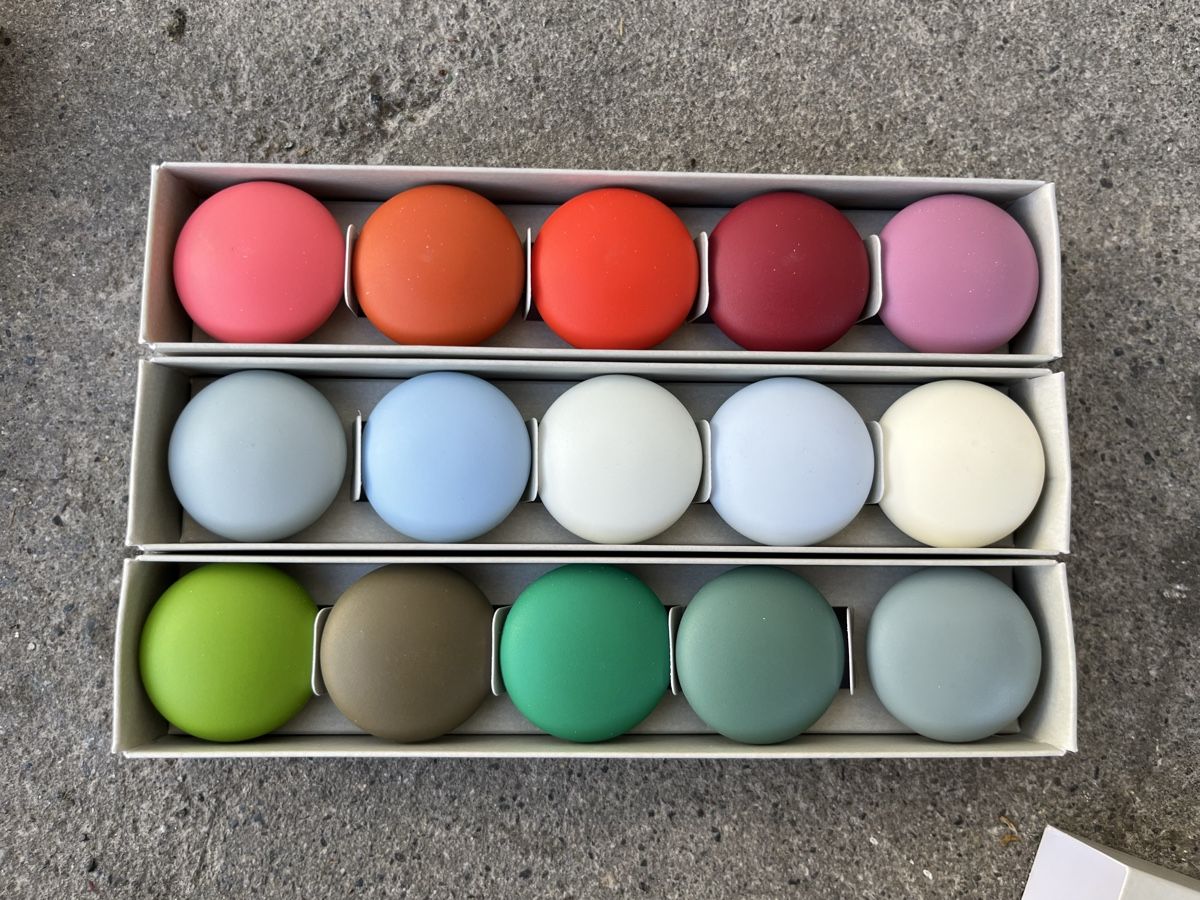 Vitra Alle Dekorationen: 3 x 5 Vitra Magnete Dots Hella Jongerius 2016 – Gebraucht aus Bern von fotolog111