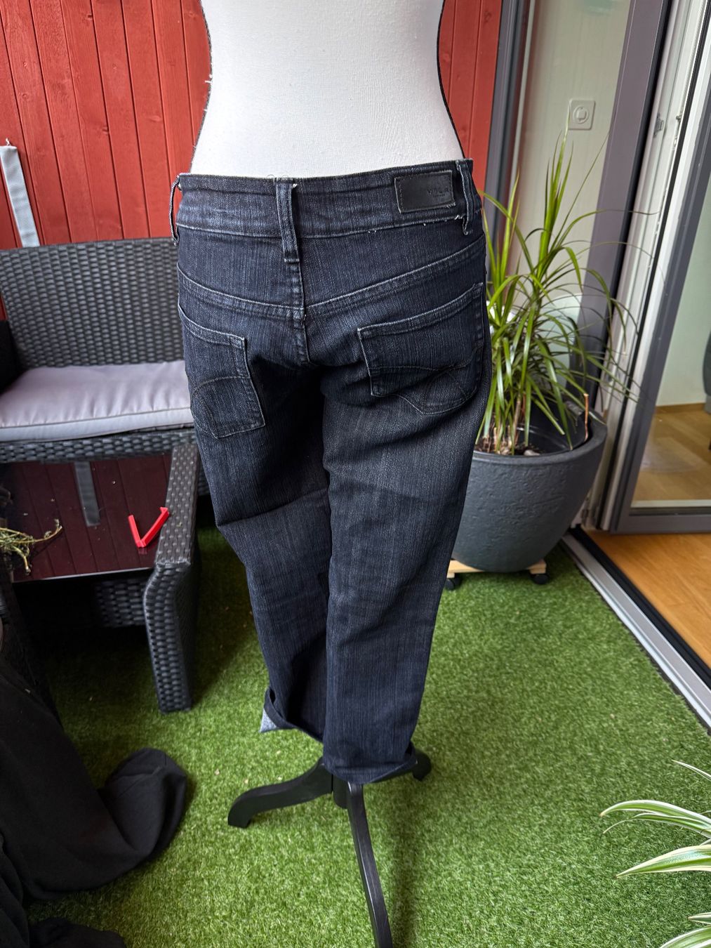 Jeans: Dunkelblaue Damen Jeans, Grösse 36/38 – D'occasion à Riehen par edu_92w7 4