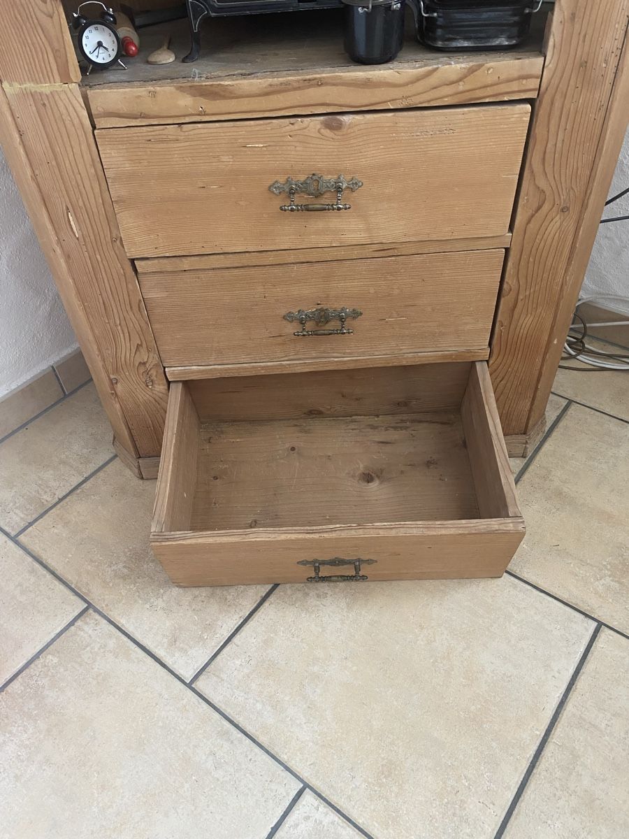 Armadi: Uralter Tannenholz Schrank – Usato da Brüttisellen venduto da Guzzi010 2