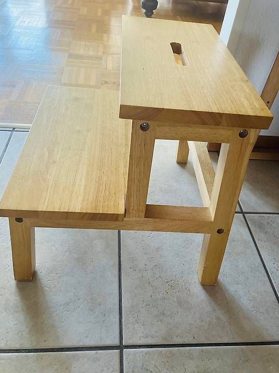 Echelles: Escabeau en bois hévéa – D'occasion à Aigle par sev_ll62 2