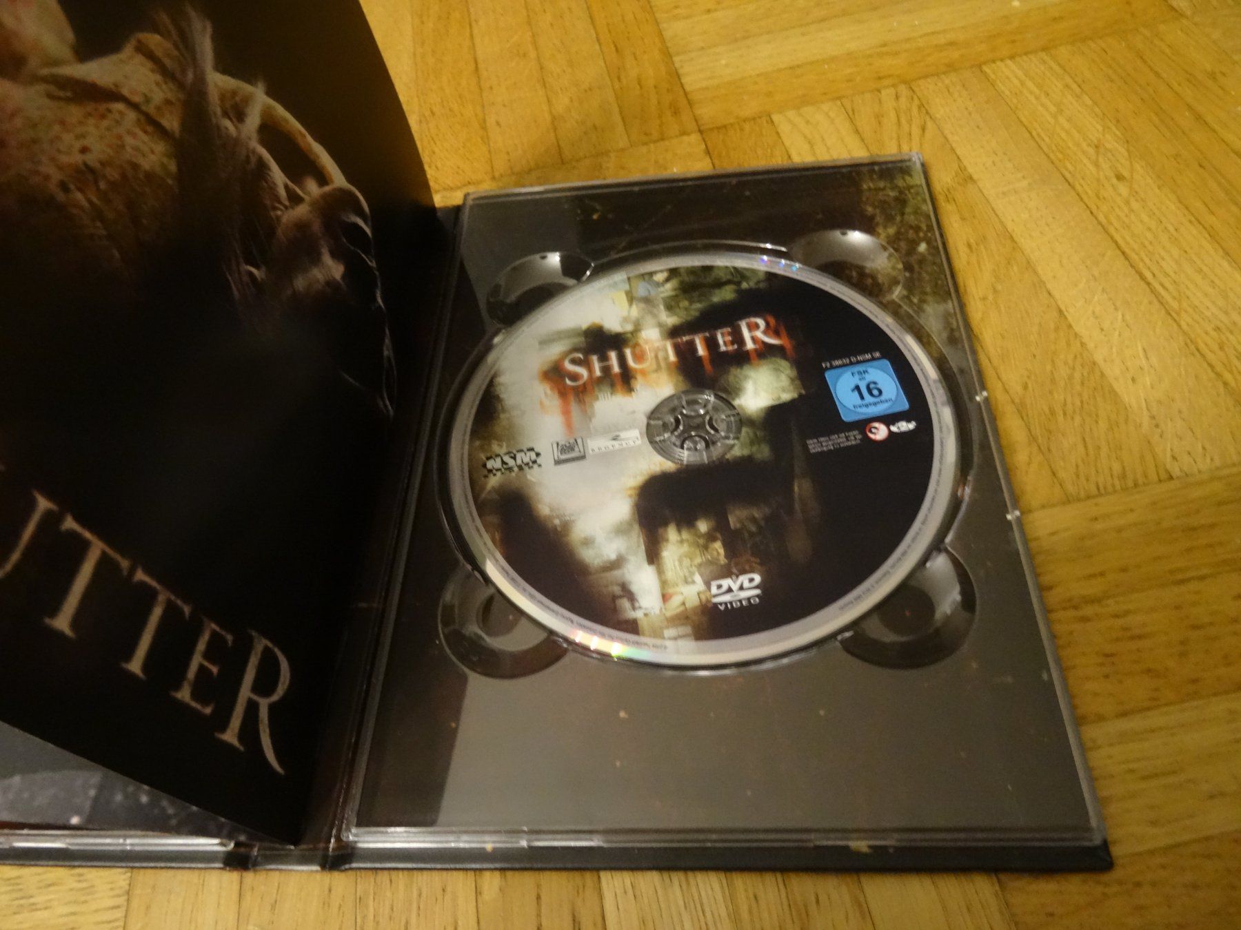 Tutti i DVDs: Shutter - Sie sehen dich MEDIABOOK BLU-RAY – Usato da Olten venduto da Disc-Verkauf 2