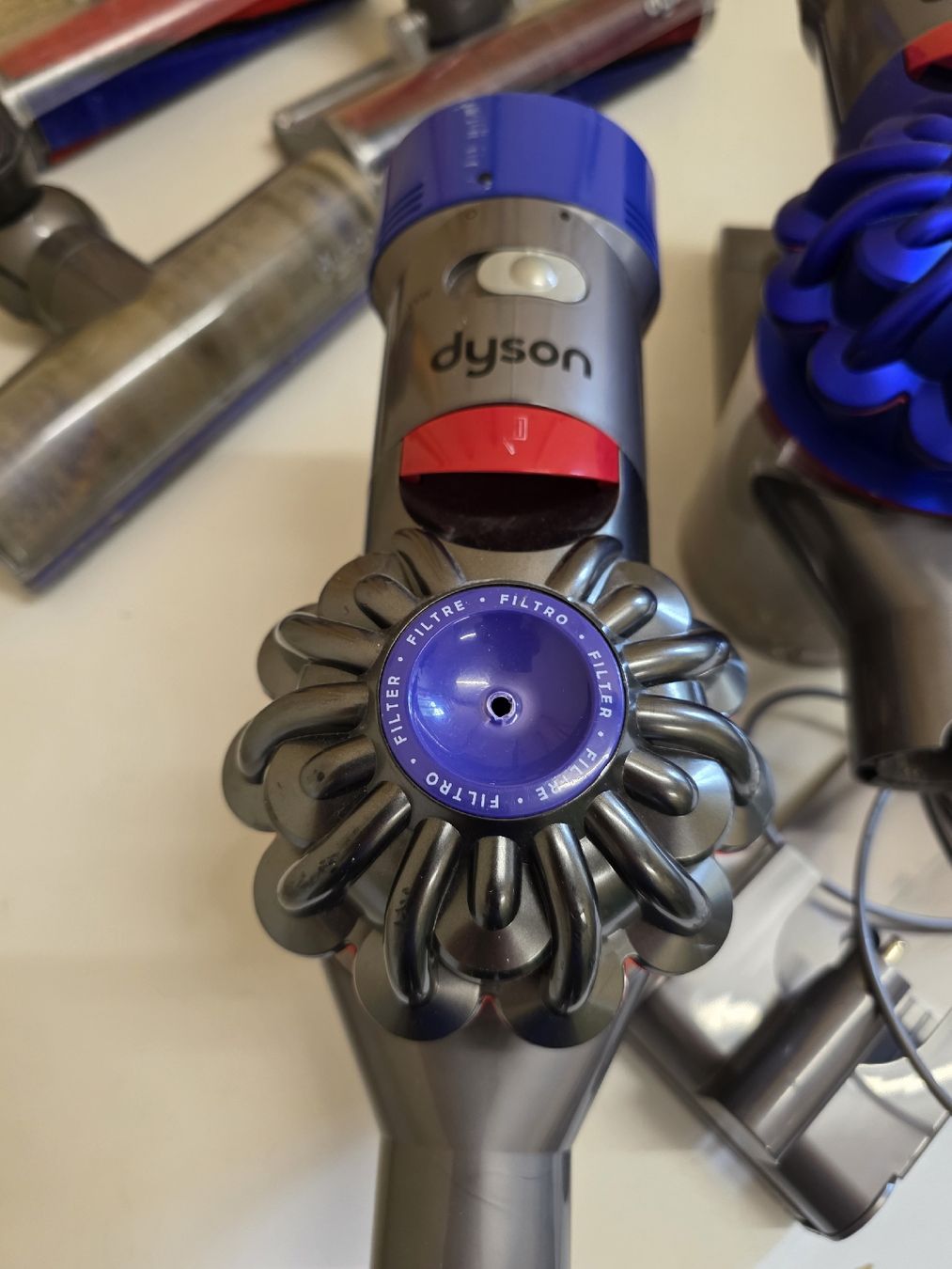 Dyson Aspirapolveri & Accessori: Dyson V10 Ersatzteile Konvolut – Usato da Alberswil venduto da mario889 3