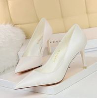 NEUE schlichte, elegante Damen Pumps weiss Gr. 36 - 221679