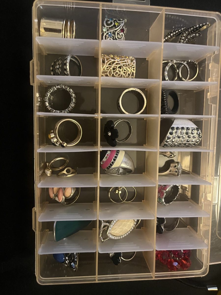 Sonstiger Schmuck: Schmuckring Sammlung Box gemischt guter Zustand – Gebraucht aus Olten von sae_82z2 8
