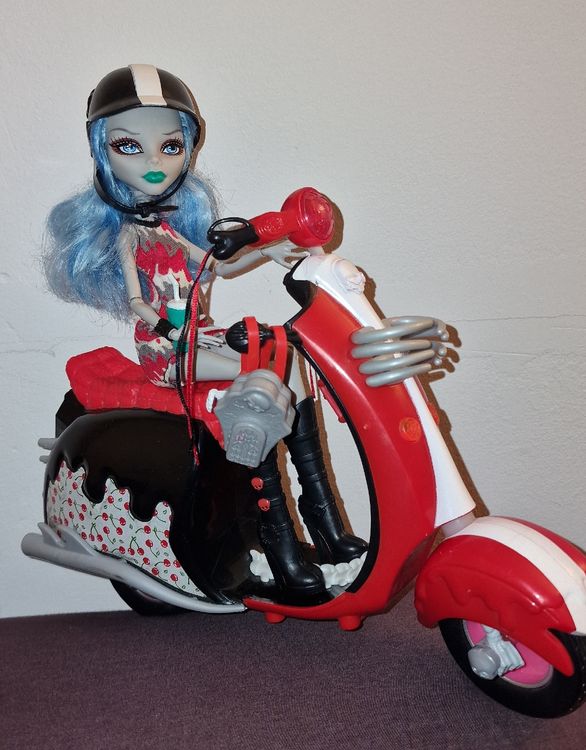 Mattel Monster High Ghoulia Yelps Scooter und puppe Set Kaufen auf