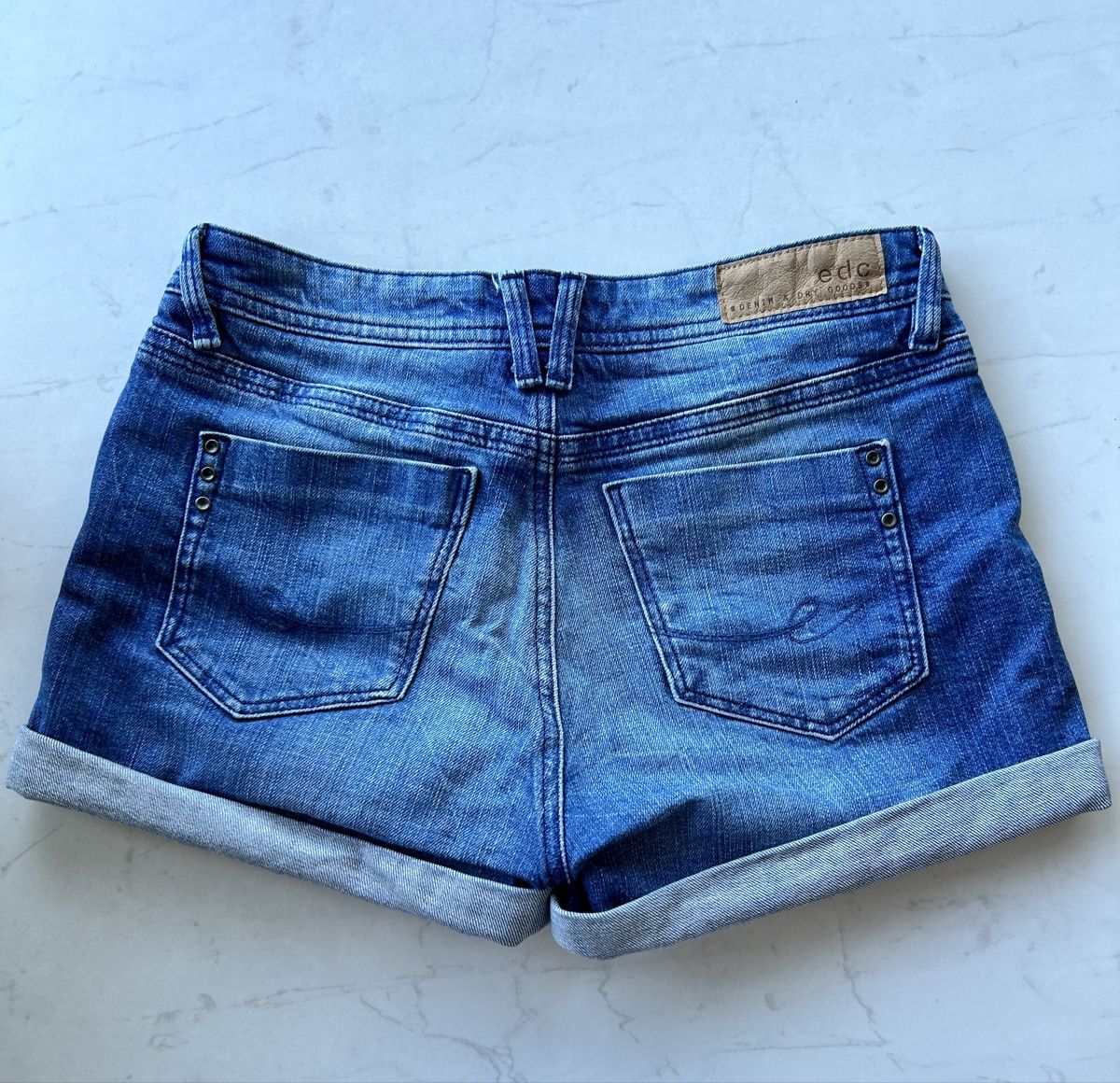 Esprit Jeans: Jeansshorts Damen EDC Grösse 27 / S – Gebraucht aus Maur von Cambrino 1