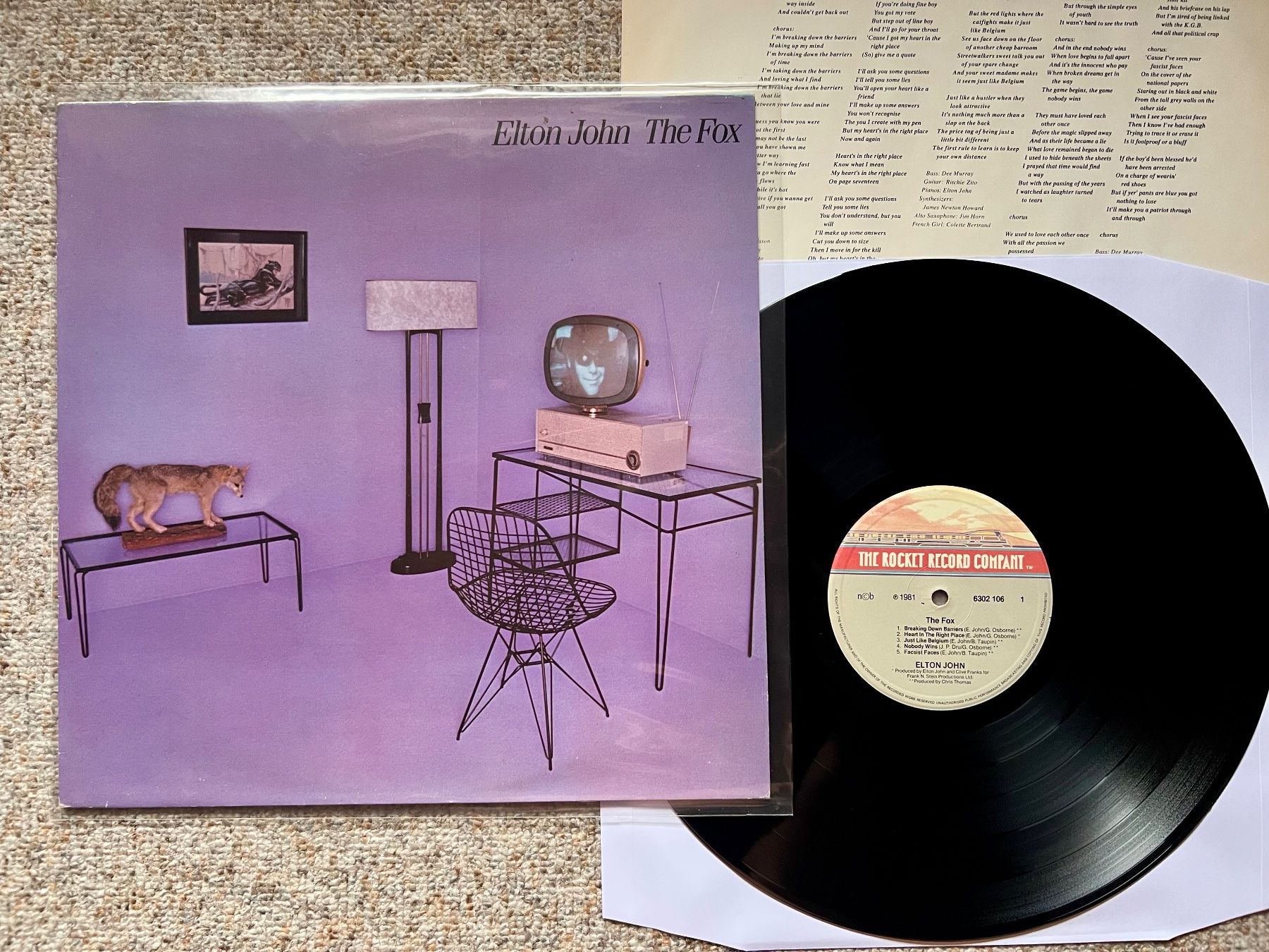 Dischi in vinile: Elton John – The Fox  LP GEWASCHEN – Usato da Unterseen venduto da vinylmore