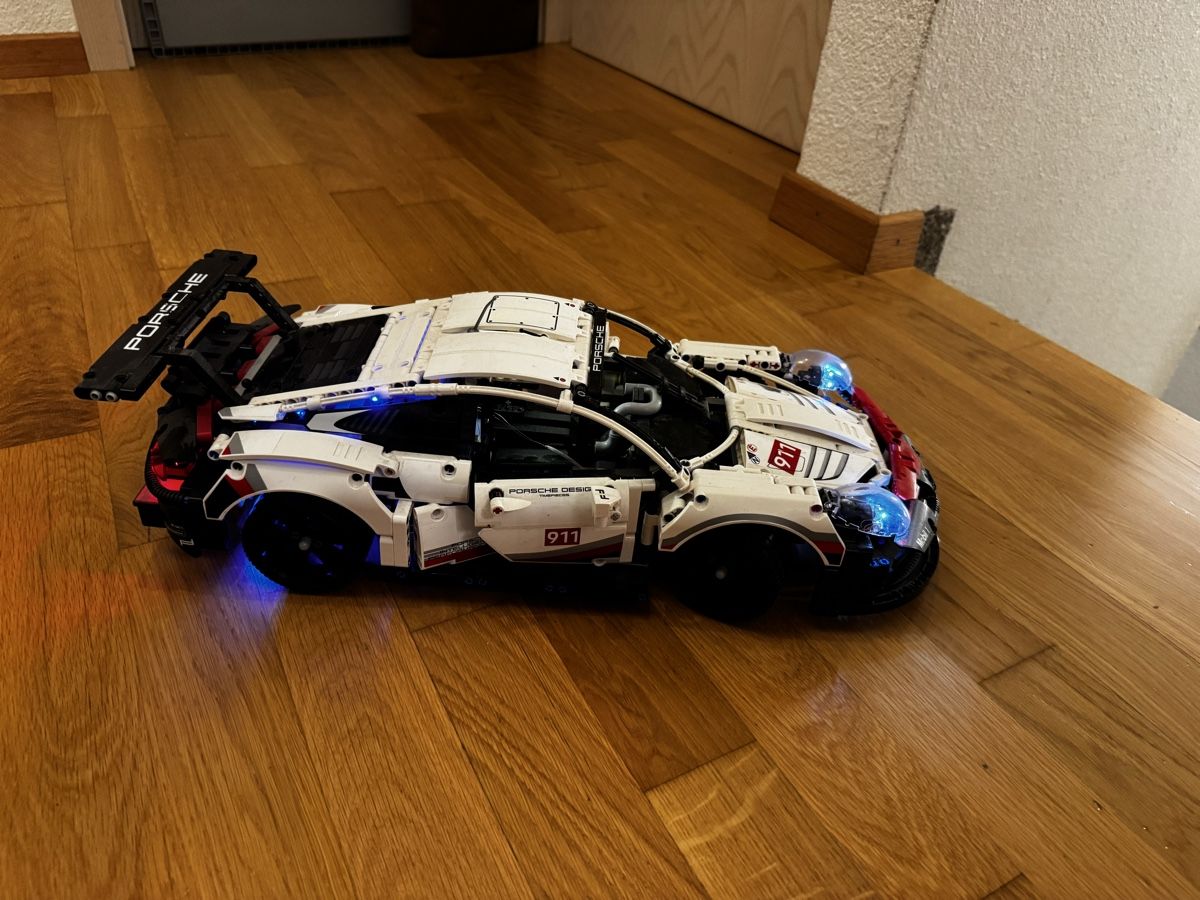 Lego Giocattoli: Lego Technics Porsche 911 RSR mit Beleuchtung – Usato da Stallikon venduto da Sfc 2