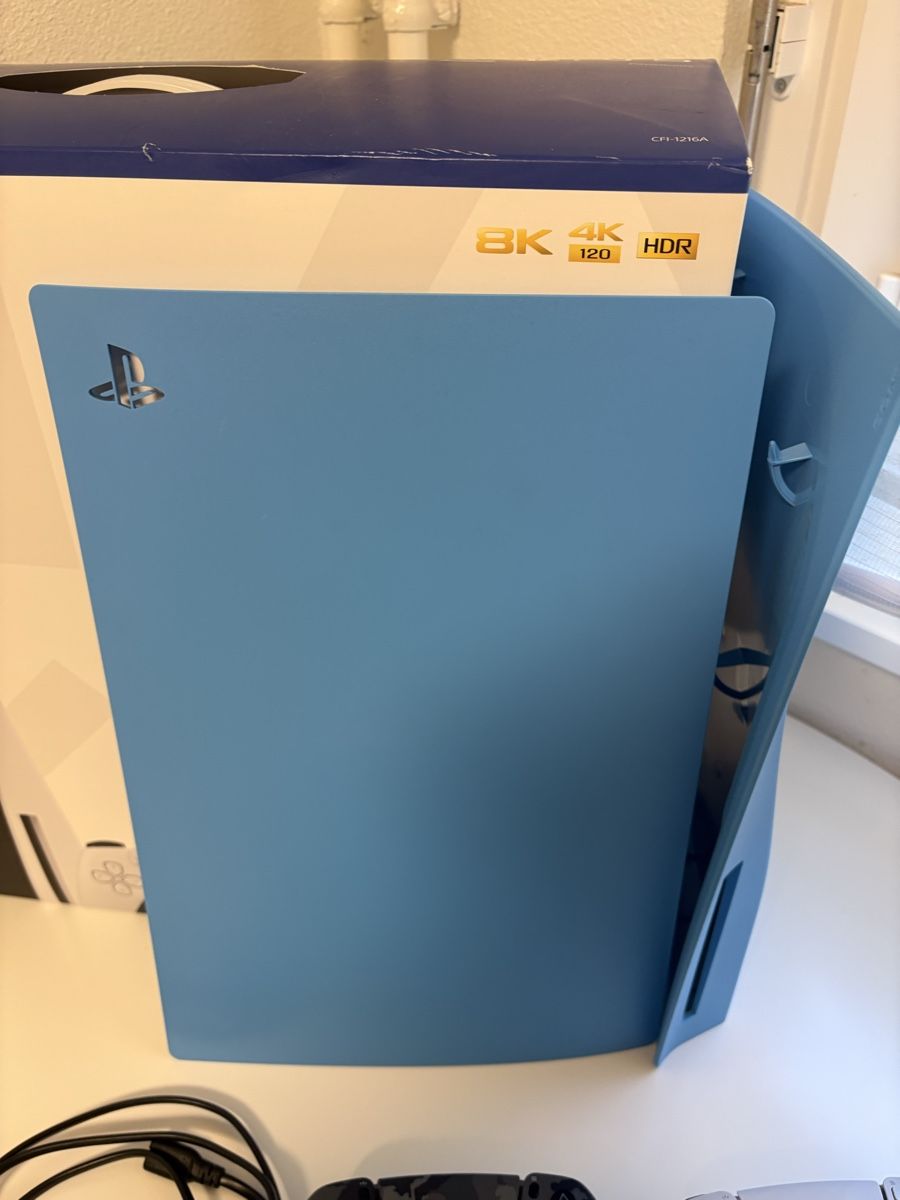 Sony Console: Ps5 disc édition - 2 controller- 5 jeux- Cover bleu Sony – Usato da Lausanne venduto da Lemanchot 4