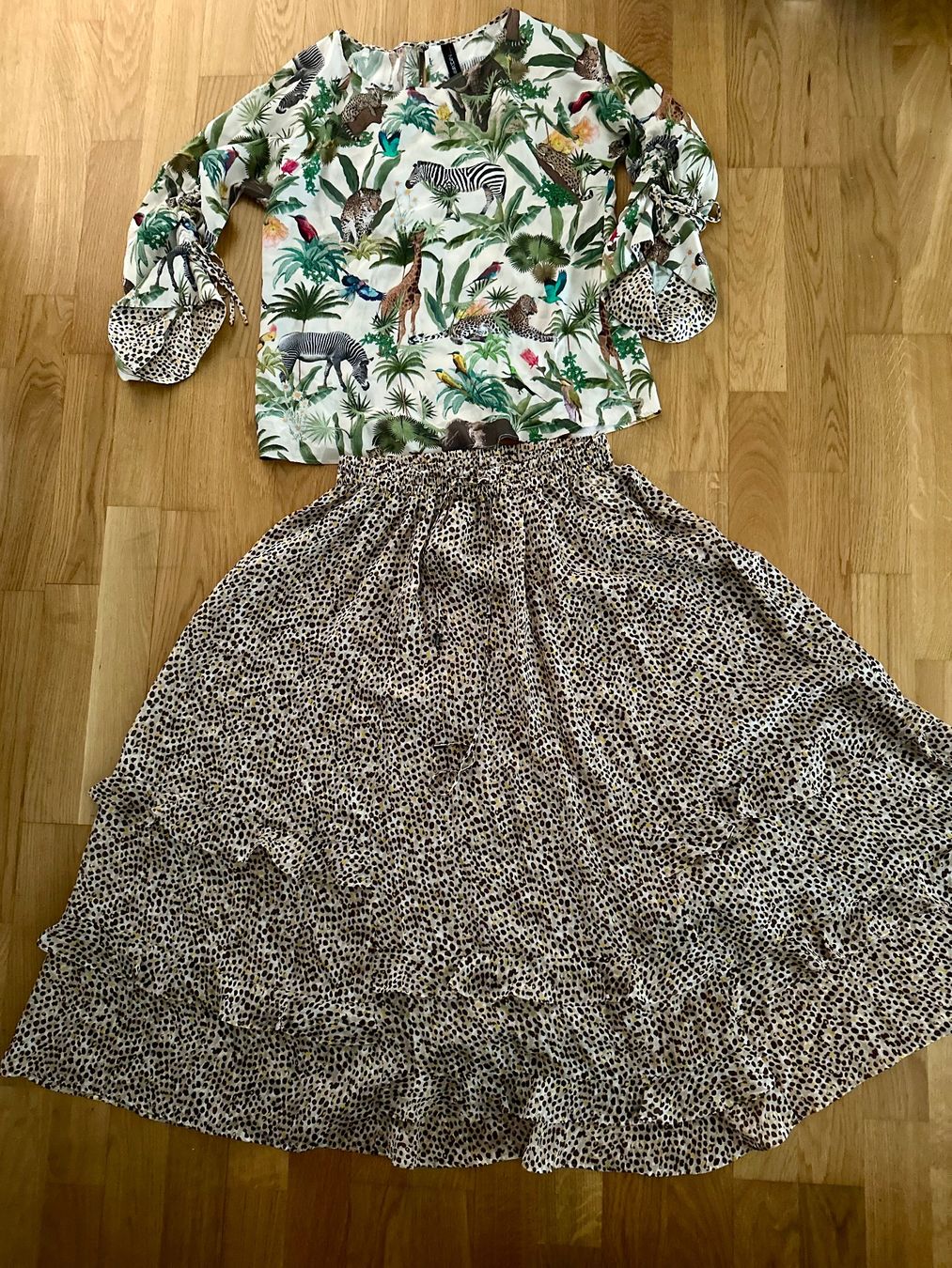 Marc Cain Kleiderpakete: Marc Cain Bluse und Rock N3 – Gebraucht aus St. Gallen von gag_6sxh