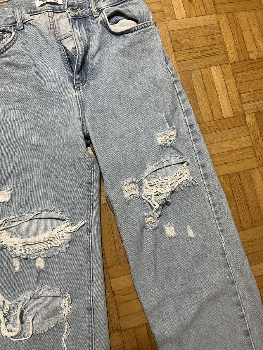 Pull&Bear Jeans: Jeans Pull&Bear hellblau mit Rissen Grösse 36  – Neuf (Voir description) à Baden par Klara1 2