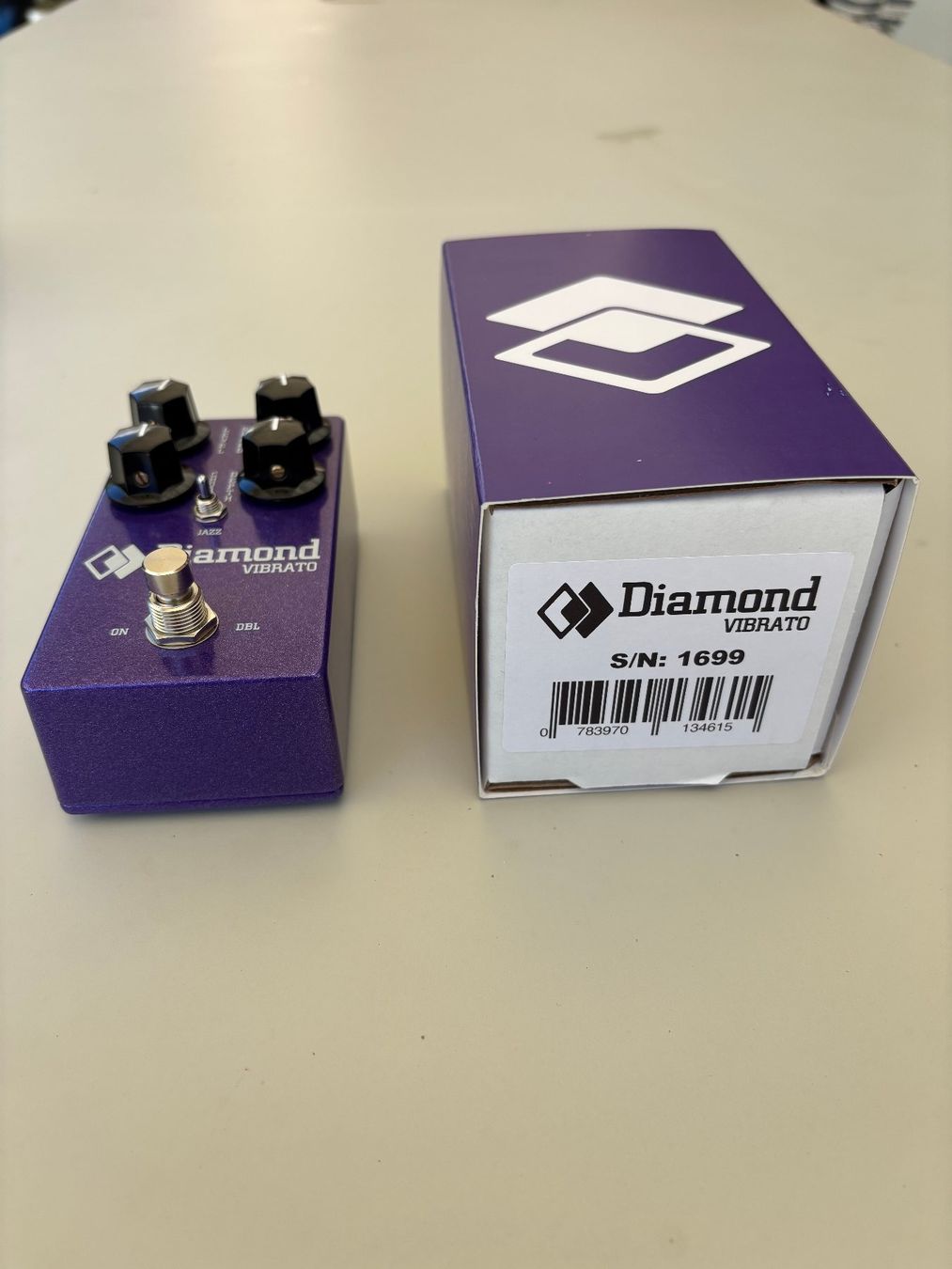 Strumenti musicali: Diamond Vibrato V2 Pedal – Usato da Gland venduto da Barrel_b