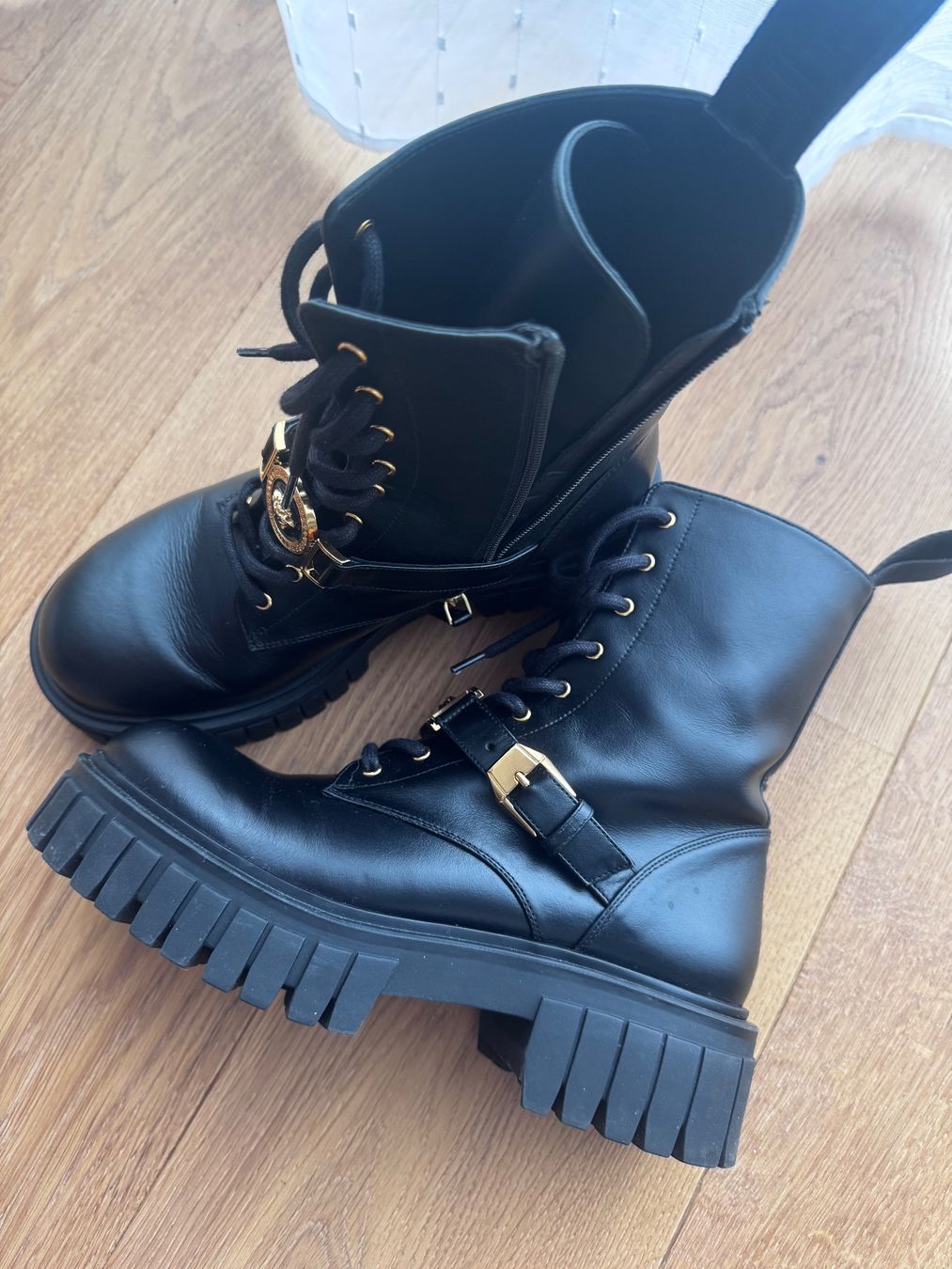 Versace Damenschuhe: VERSACE Medusa Leder Boots GR. 38 – Neu (gemäss Beschreibung) aus Schmerikon von Adrianka55 4