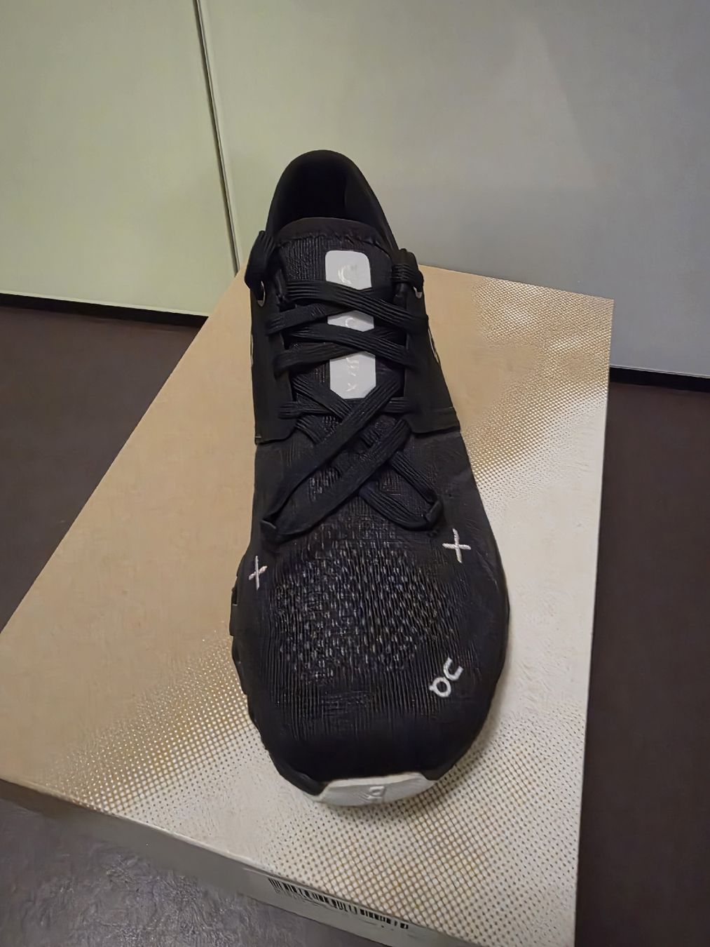 Scarpe da donna: On Cloud X, Damen Gr. 37, Schwarz, neu – Nuovo e nell'imballaggio originale da Zürich venduto da qer_2t8q 4