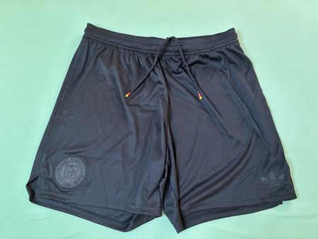 Adidas DFB kurze Trainingshose schwarz , XL, NEU!!!