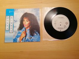 Donna Summer – Love's About To Change My Heart